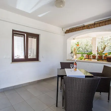 Bruna Mit Parkplatz, In Strandnaehe Apartment Porec